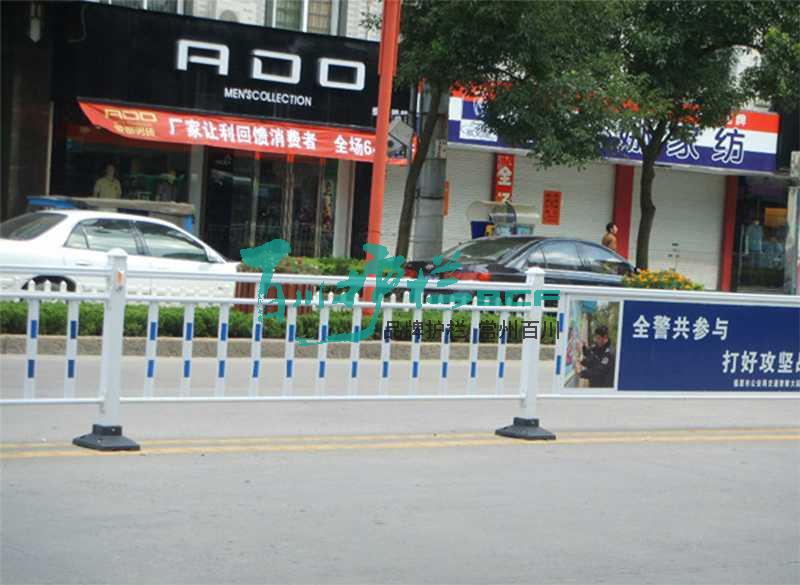 img of 福建福鼎(鋼）三桿經濟型道路護欄工程